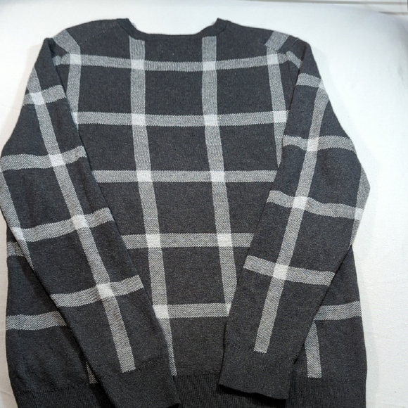 Croft & Barrow Gray V-Neck Sweater - Picture 7 of 12